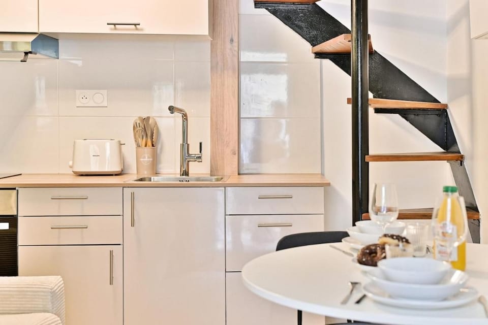 Maisonette 5 minutes from Paris Levallois III Apartment in Levallois-Perret