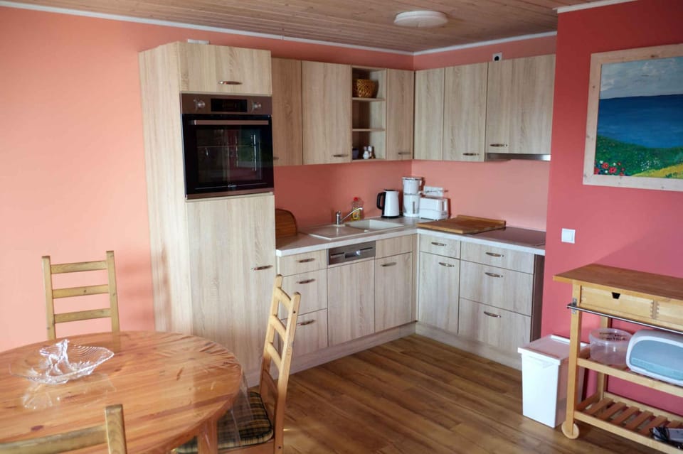 Coffee/tea facilities, Dining area, dishwasher