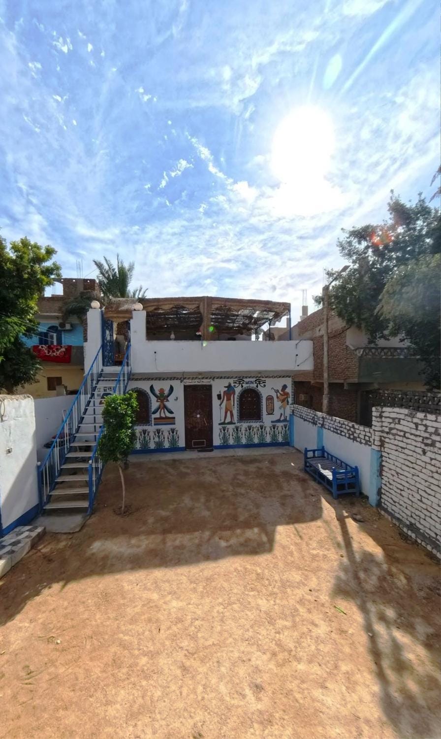 Property building, Day