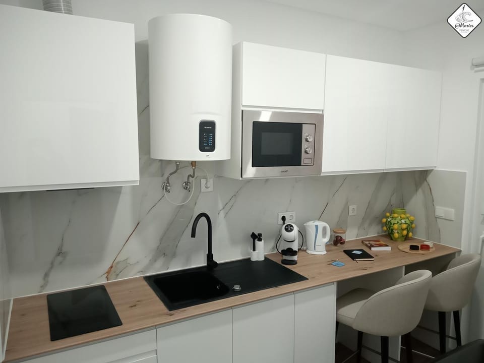 Kitchen or kitchenette, Dining area, stove, kitchen