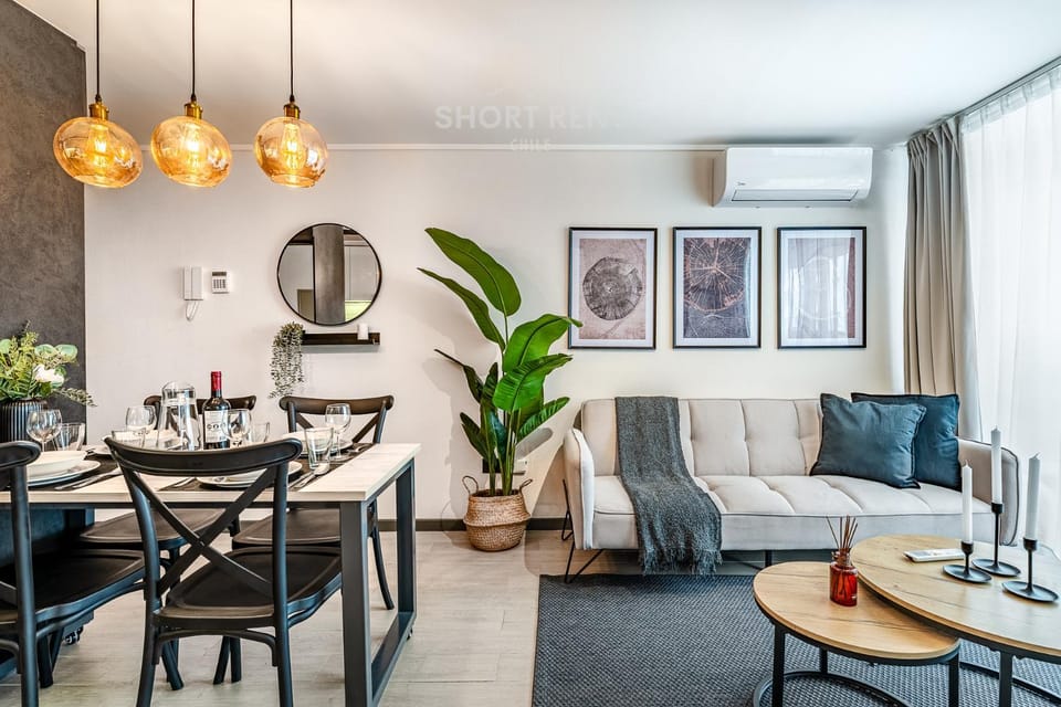 CSN2 AC, 3 blocks from Moneda Metro station, central and luxurious Apartment in Santiago
