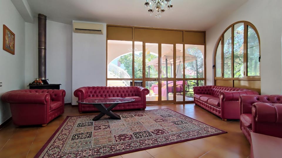 Living room, Seating area, air conditioner