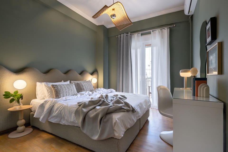 Photo of the whole room, Bedroom