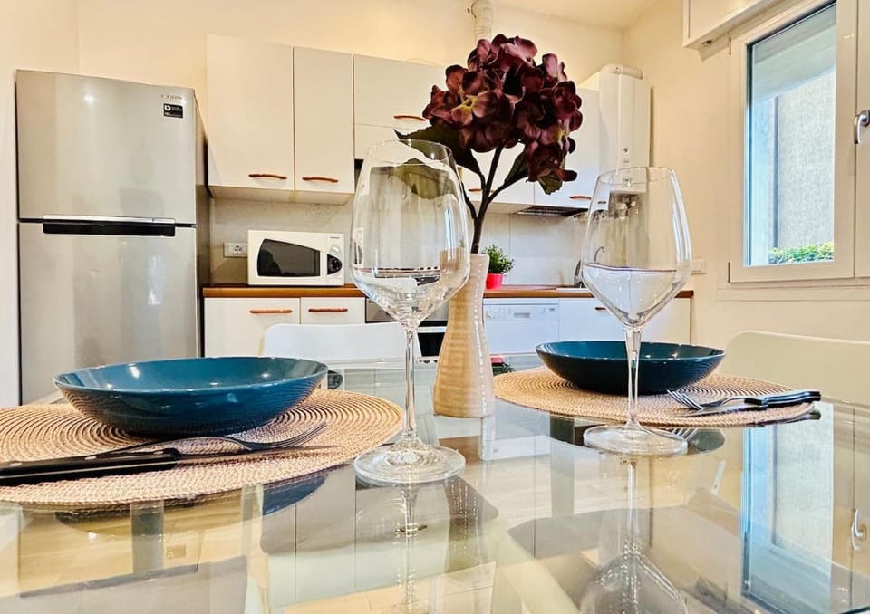 Cozy Apartment 10 min to Venice by Tram & Free Parking Apartment in Venice