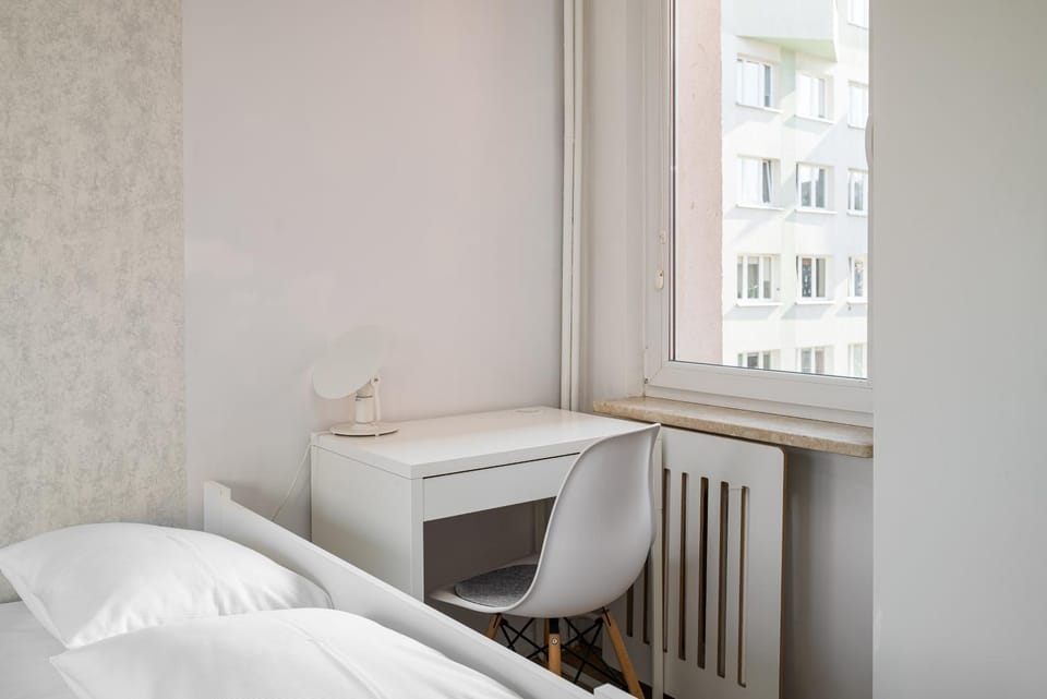Photo of the whole room, furniture