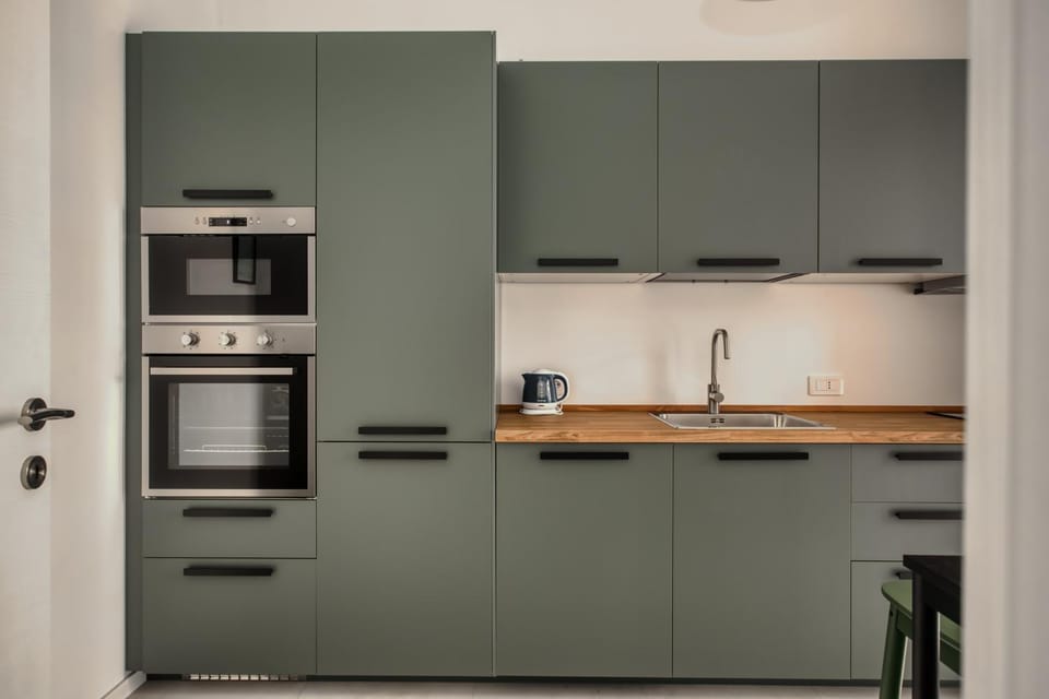Kitchen or kitchenette, oven, stove