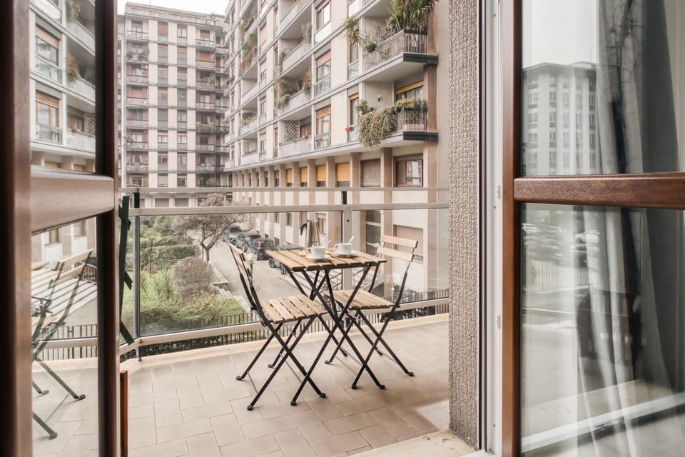 Property building, Patio, Day, View (from property/room), Balcony/Terrace, Seating area, Dining area