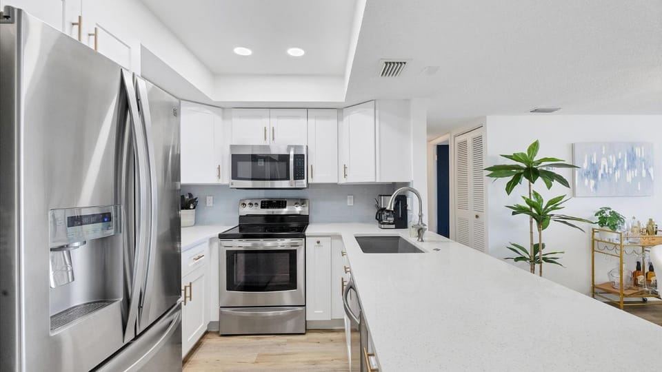 Coffee/tea facilities, Kitchen or kitchenette, dishwasher, oven