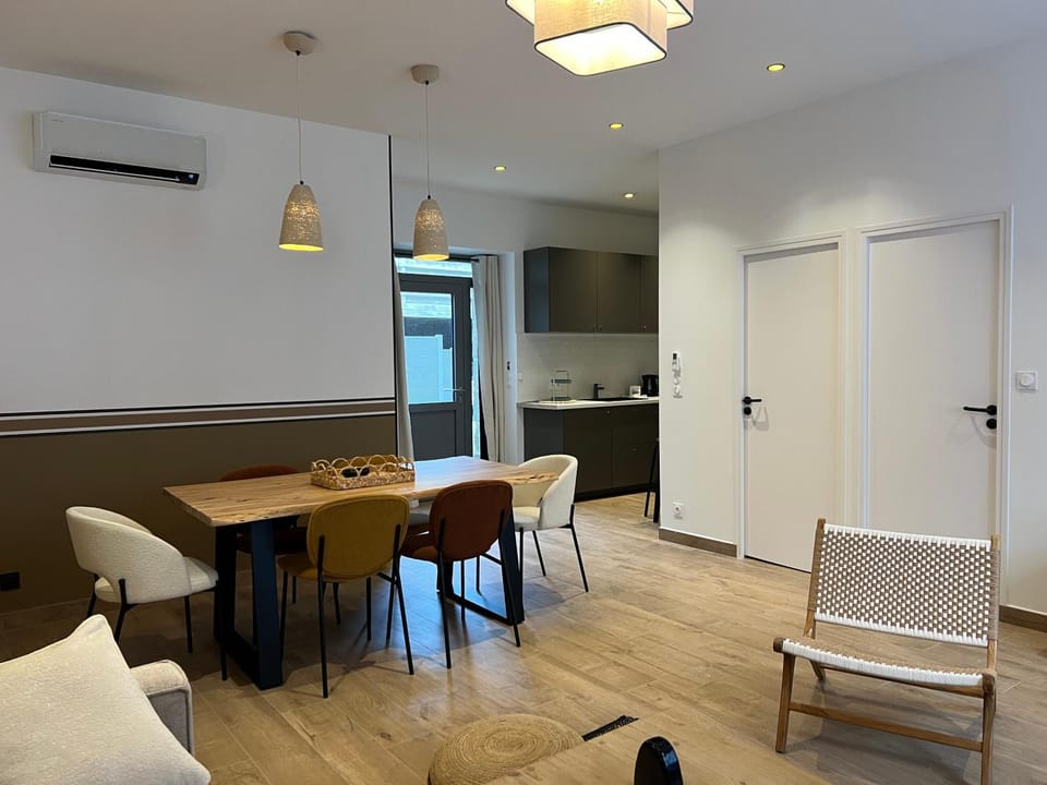 Living room, Dining area