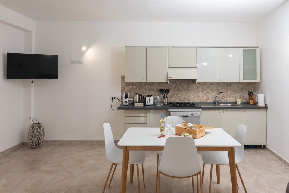 TV and multimedia, Coffee/tea facilities, Kitchen or kitchenette, stove, toaster