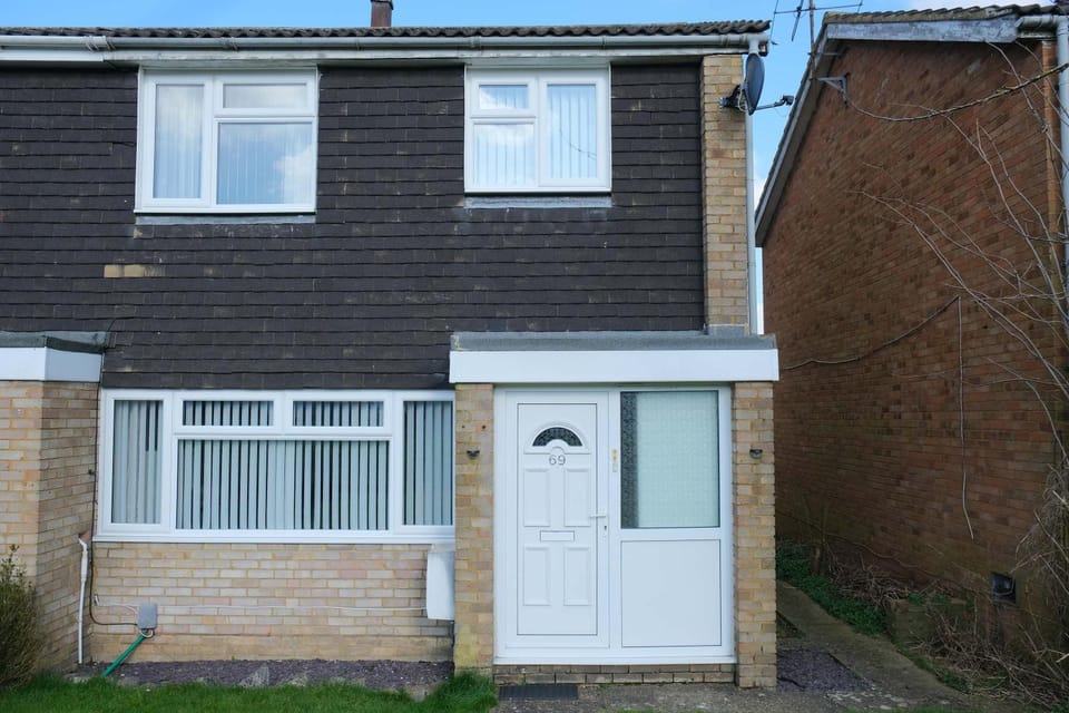 Convenient 3 Bedroom House with Garden in Luton House in Luton