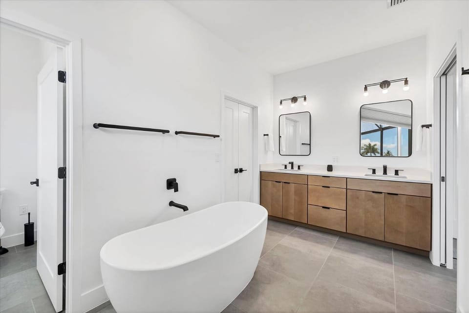 ELD509 Canalfront Vacation Home House in Charlotte Park