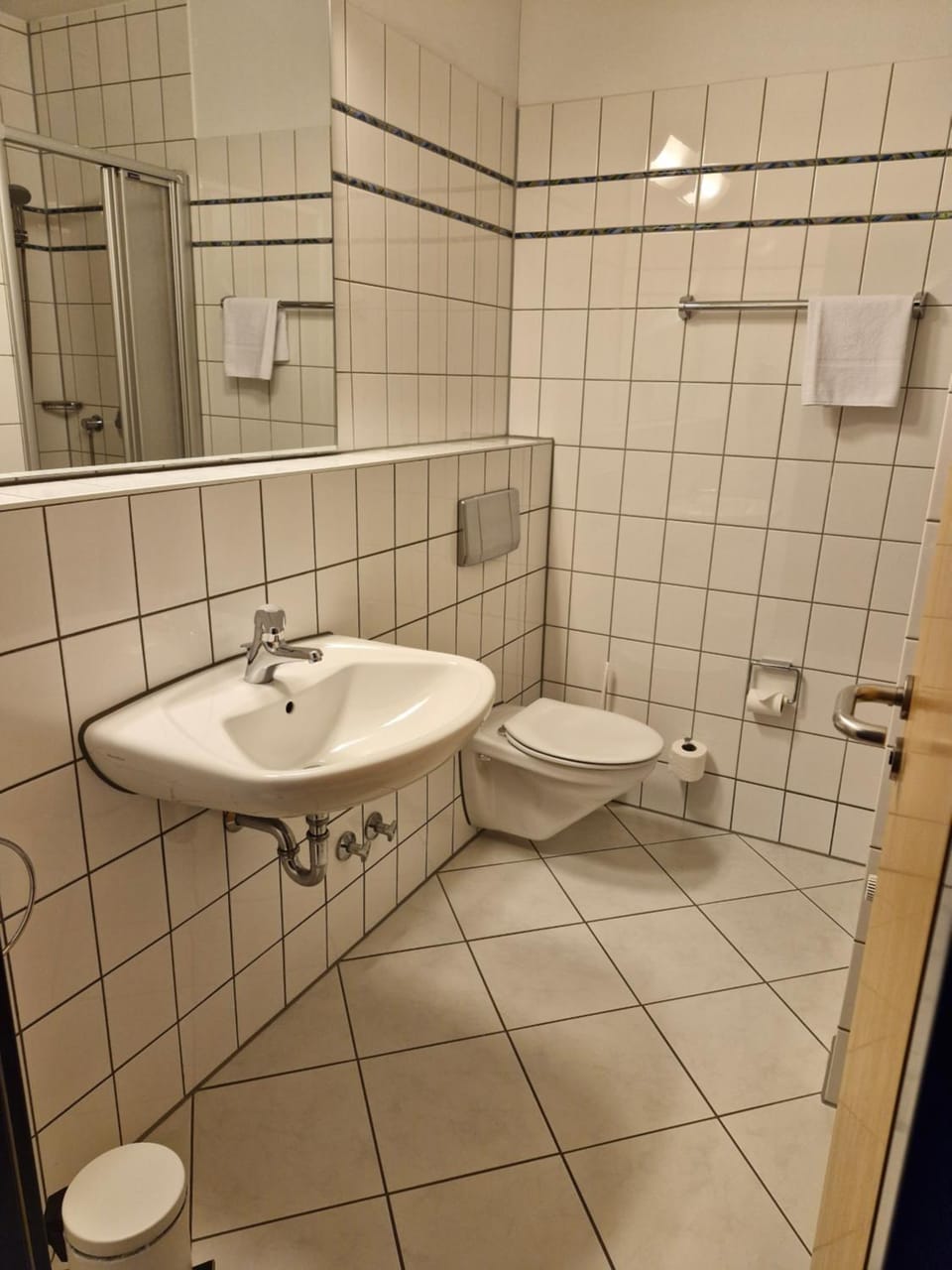 Shower, Toilet