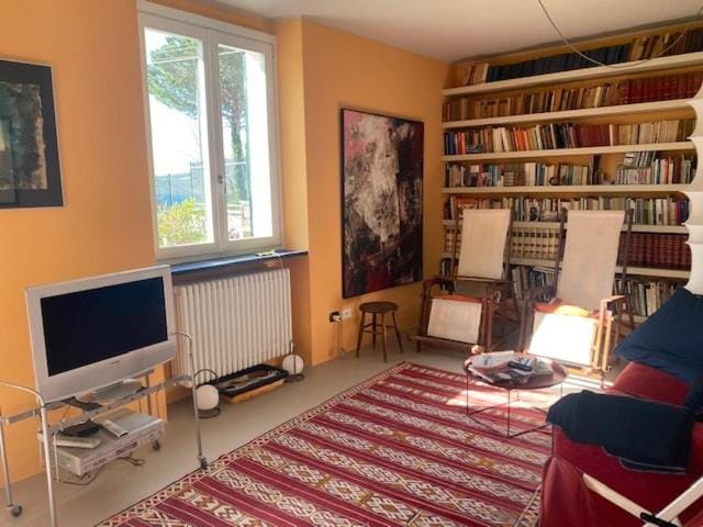 Communal lounge/ TV room, Living room, Seating area