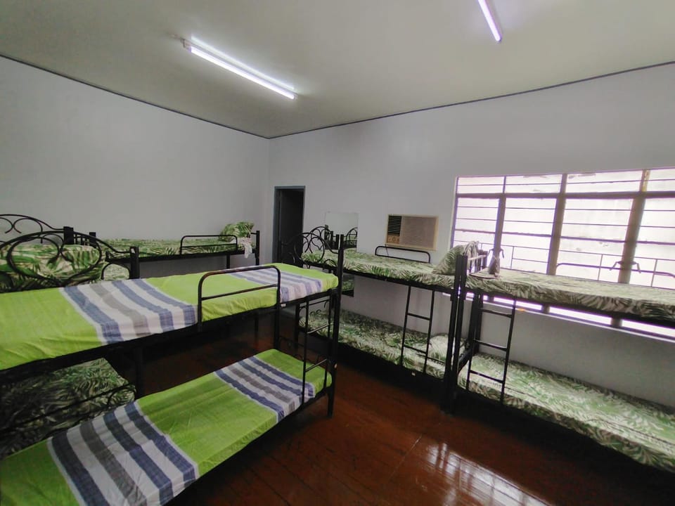 bunk bed, air conditioner