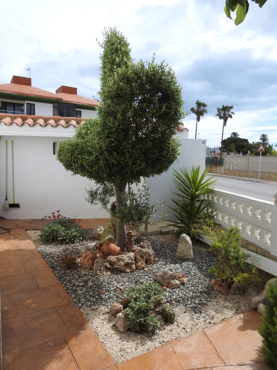 Neighbourhood, Garden