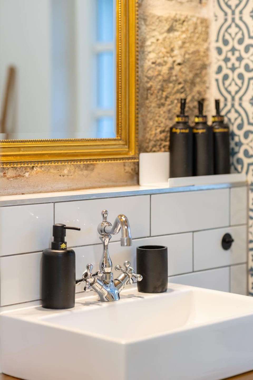 Shower, Toilet, Decorative detail, Decorative detail