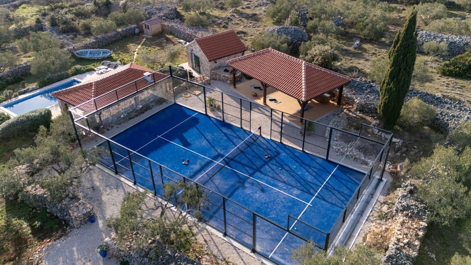 Property building, Bird's eye view, Garden, View (from property/room), Swimming pool