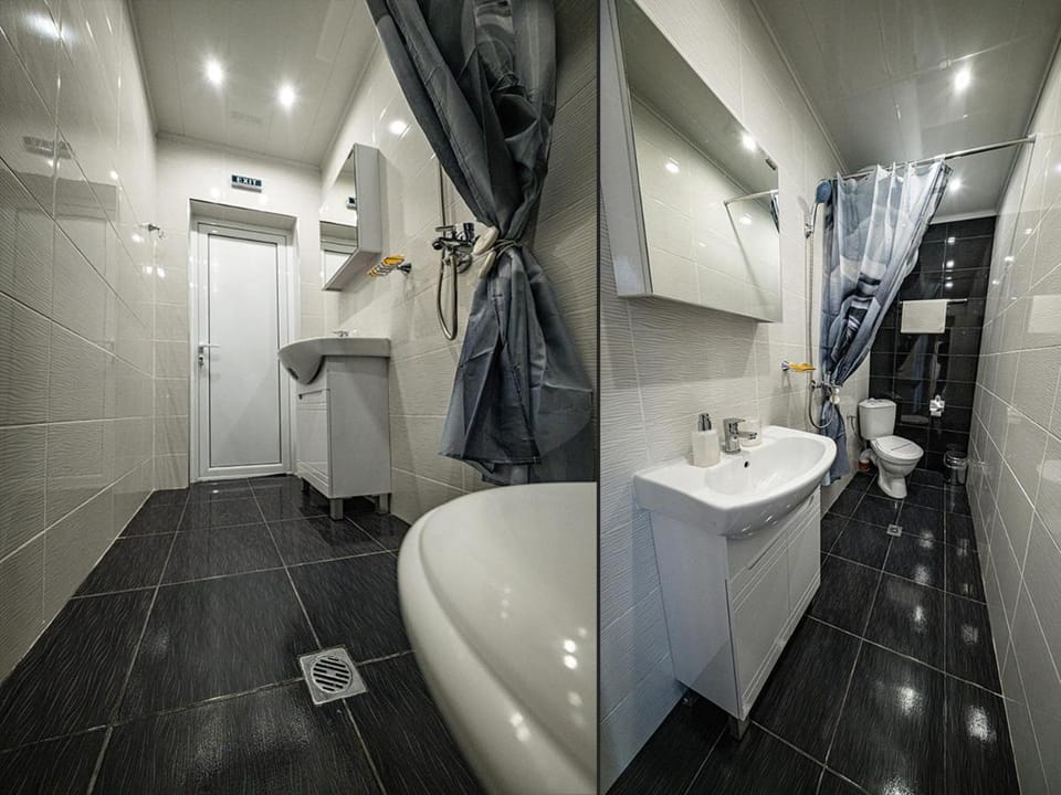 Shower, Toilet, Bathroom, towels