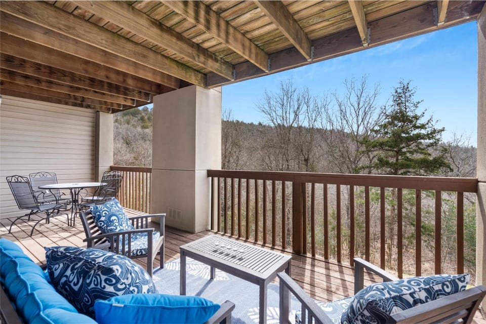 Patio, View (from property/room), Balcony/Terrace, Seating area, Mountain view