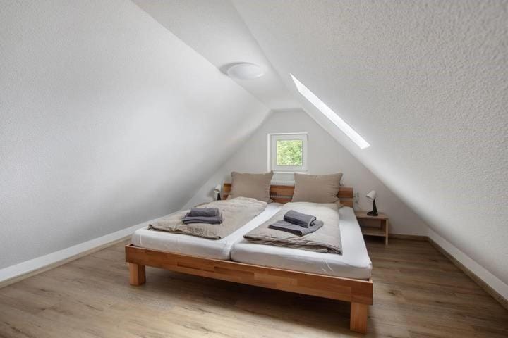 Bed, Photo of the whole room, Bedroom
