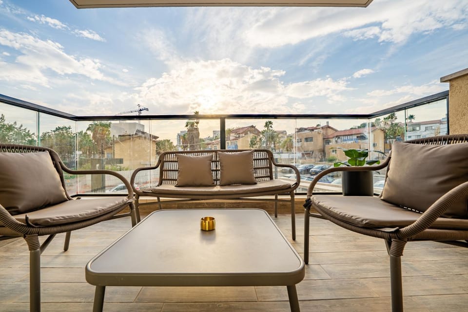 View (from property/room), Balcony/Terrace, Seating area