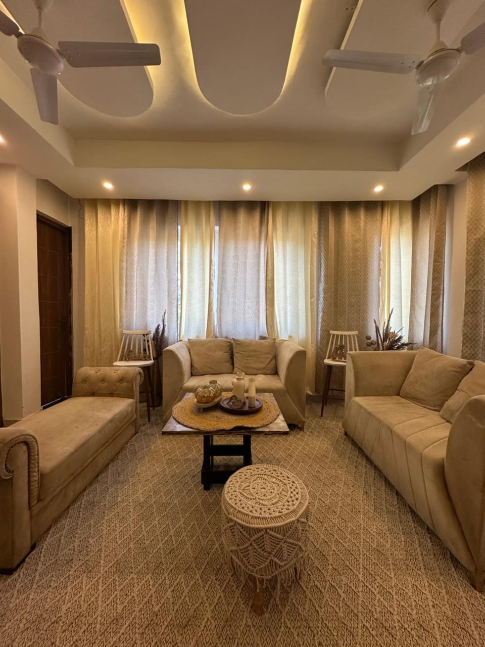 Living room, Seating area
