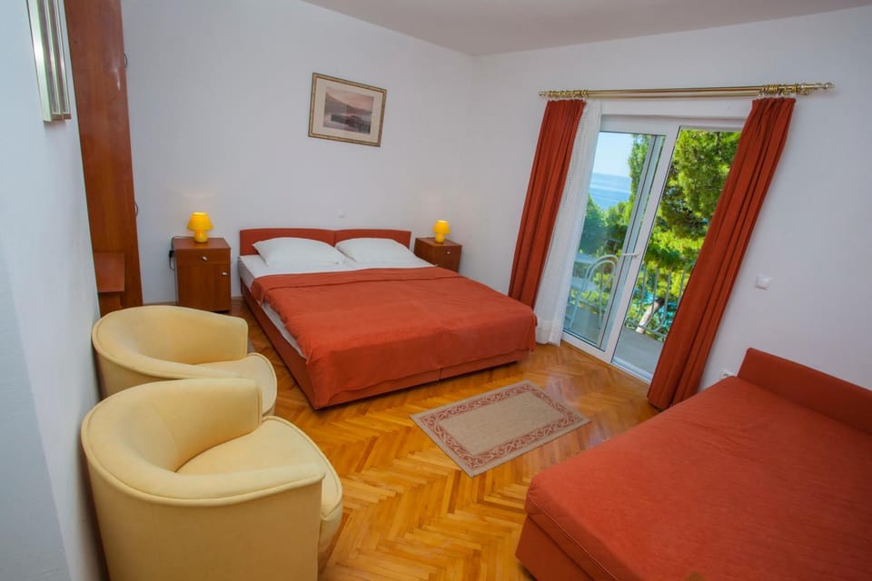 Day, Photo of the whole room