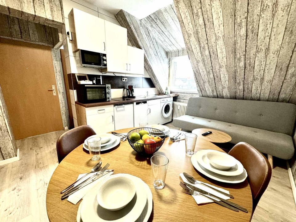 Kitchen or kitchenette, Food and drinks, Seating area, Food, minibar, oven, stove