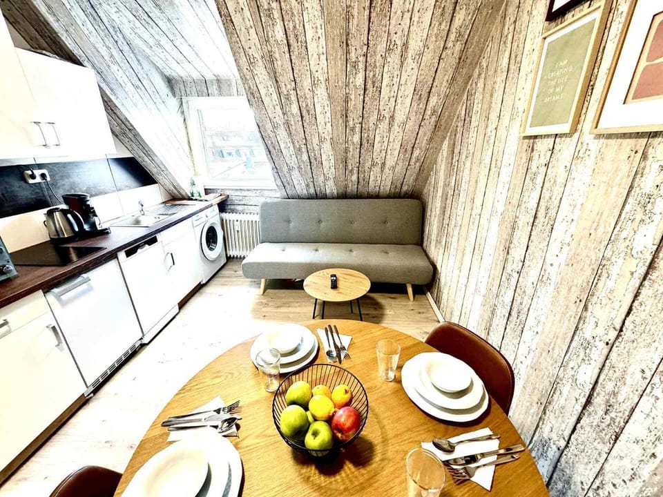 Kitchen or kitchenette, Living room, Food and drinks, Seating area, Dining area, Food, minibar