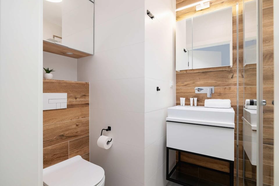 Shower, towels