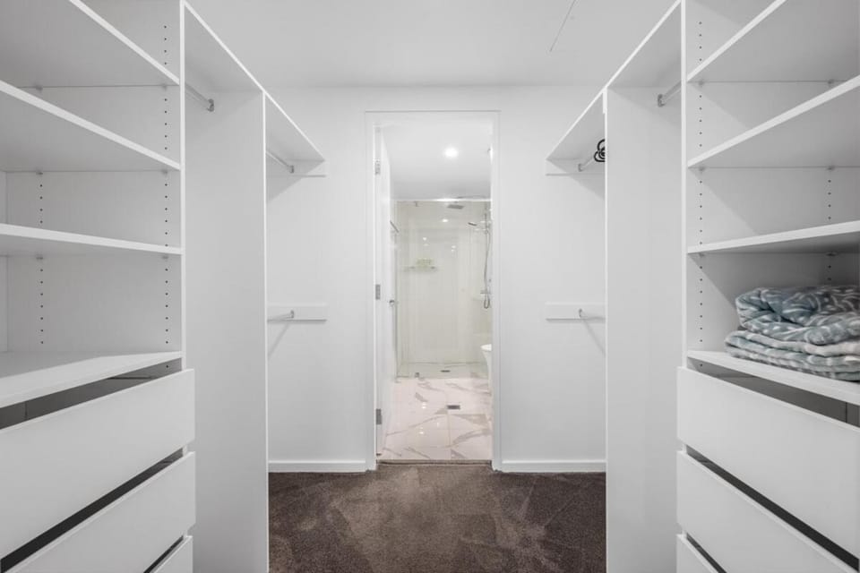 Modern City 2B&2B Retreat Await Apartment in Canberra