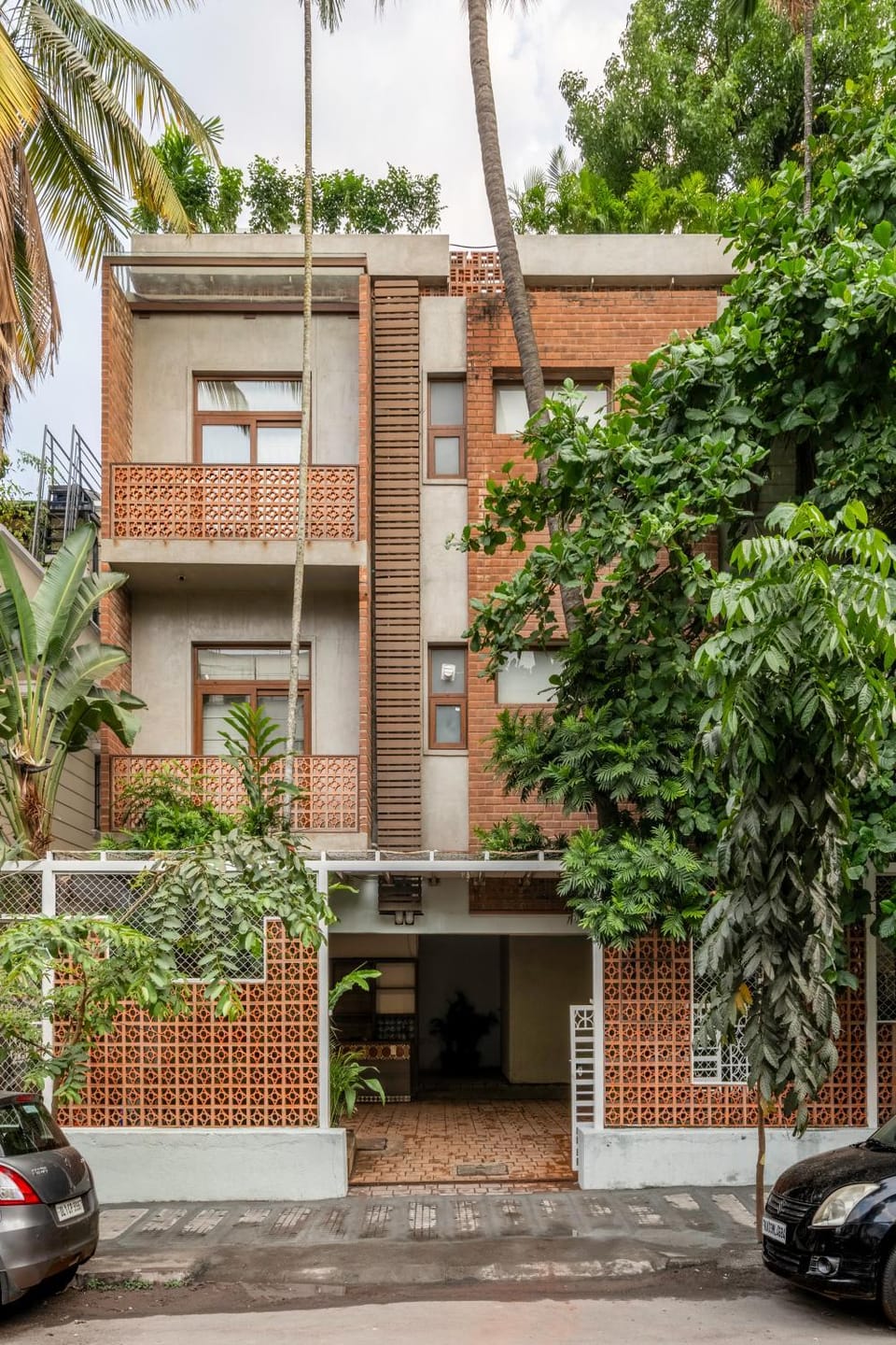 Property building, Facade/entrance, Parking