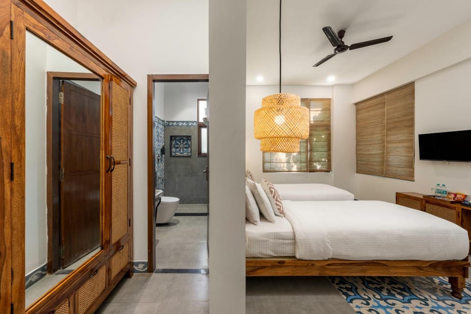 Toilet, Bed, Bedroom, wardrobe