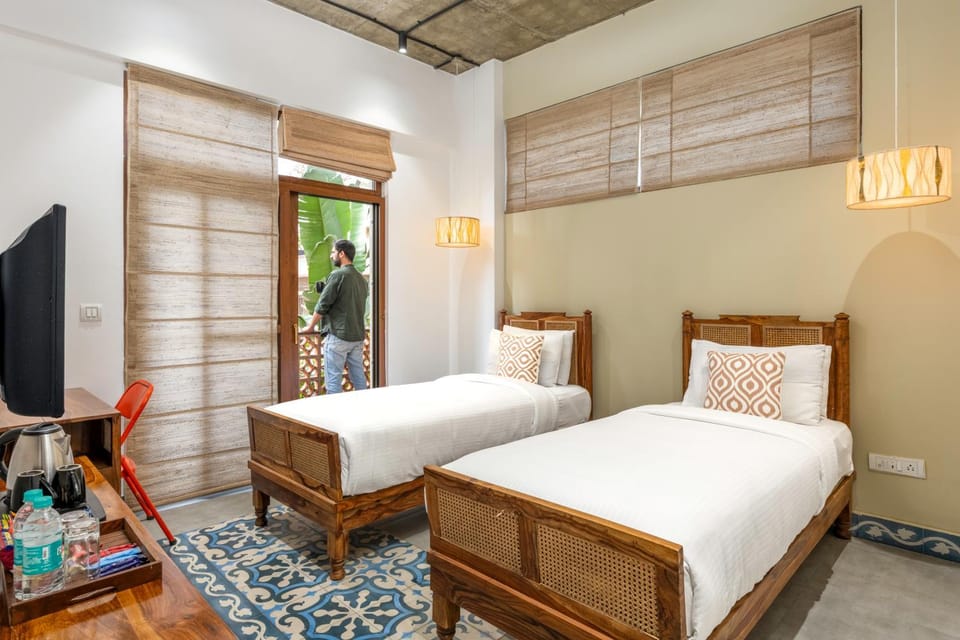 Communal lounge/ TV room, Bed, TV and multimedia, View (from property/room), Balcony/Terrace, Photo of the whole room, Bedroom, minibar