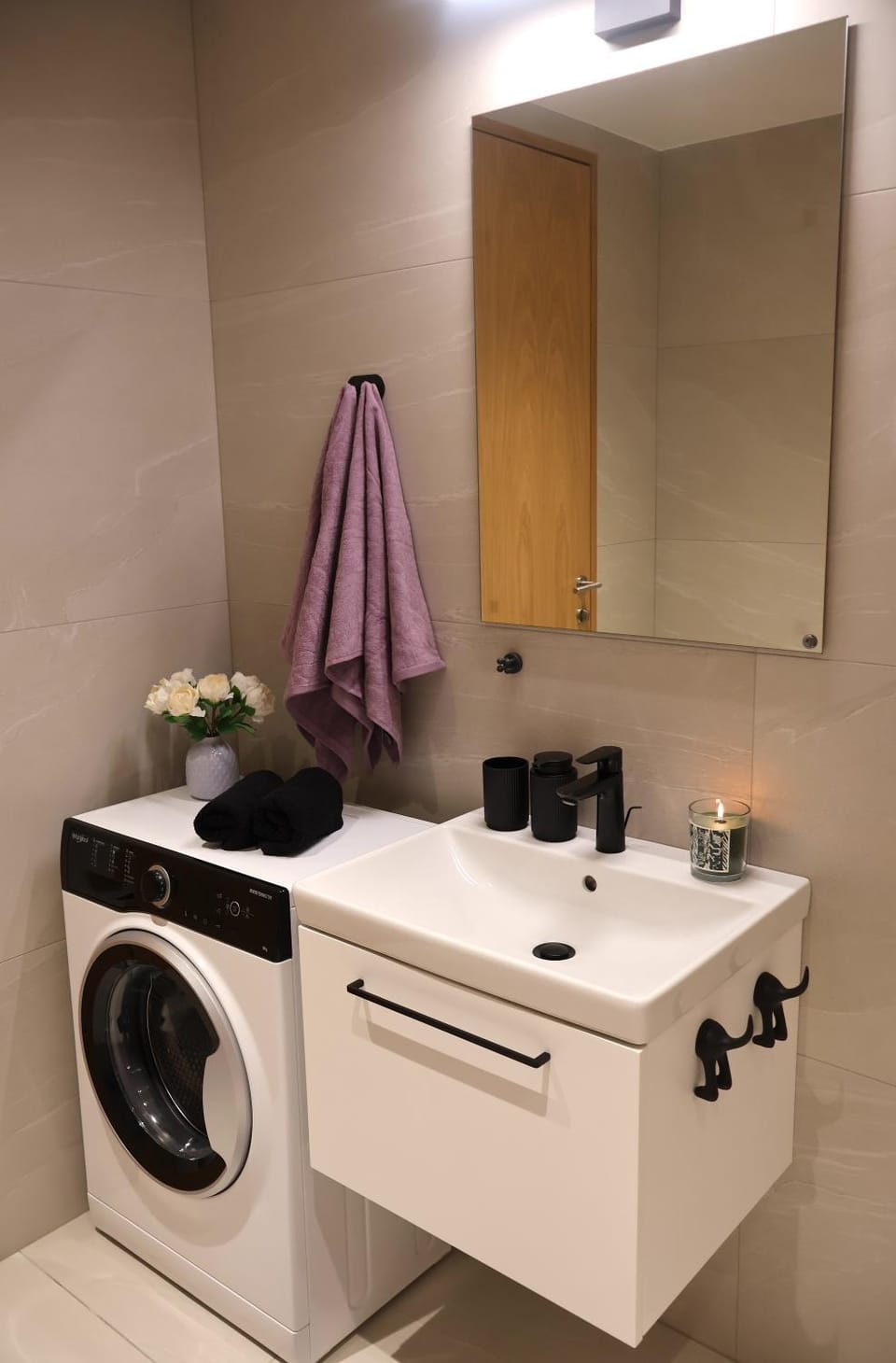 Bathroom, towels, washing machine