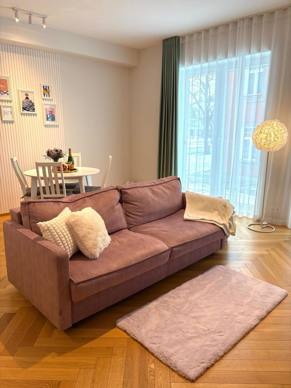 Living room, Seating area