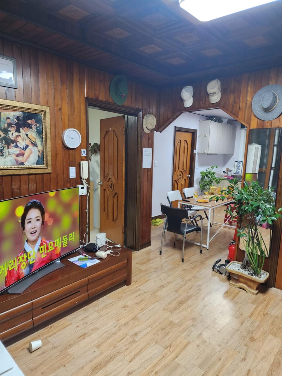 Communal lounge/ TV room