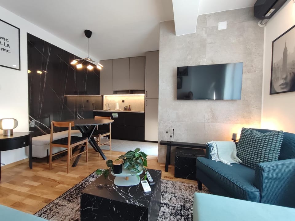 TV and multimedia, Living room, Seating area, Dining area