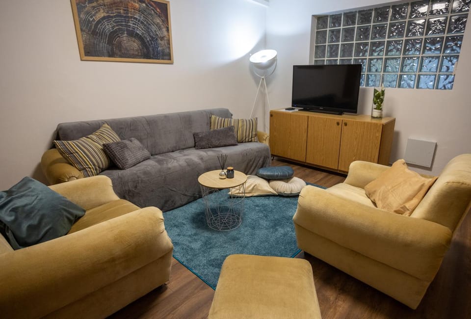 TV and multimedia, Living room, Seating area