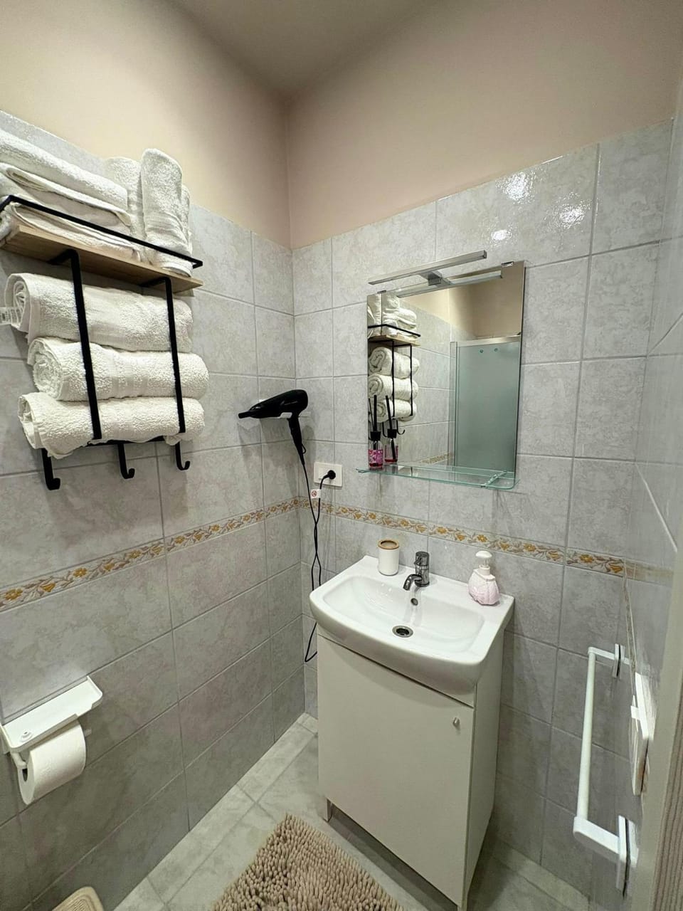 Shower, Toilet, Bathroom, towels
