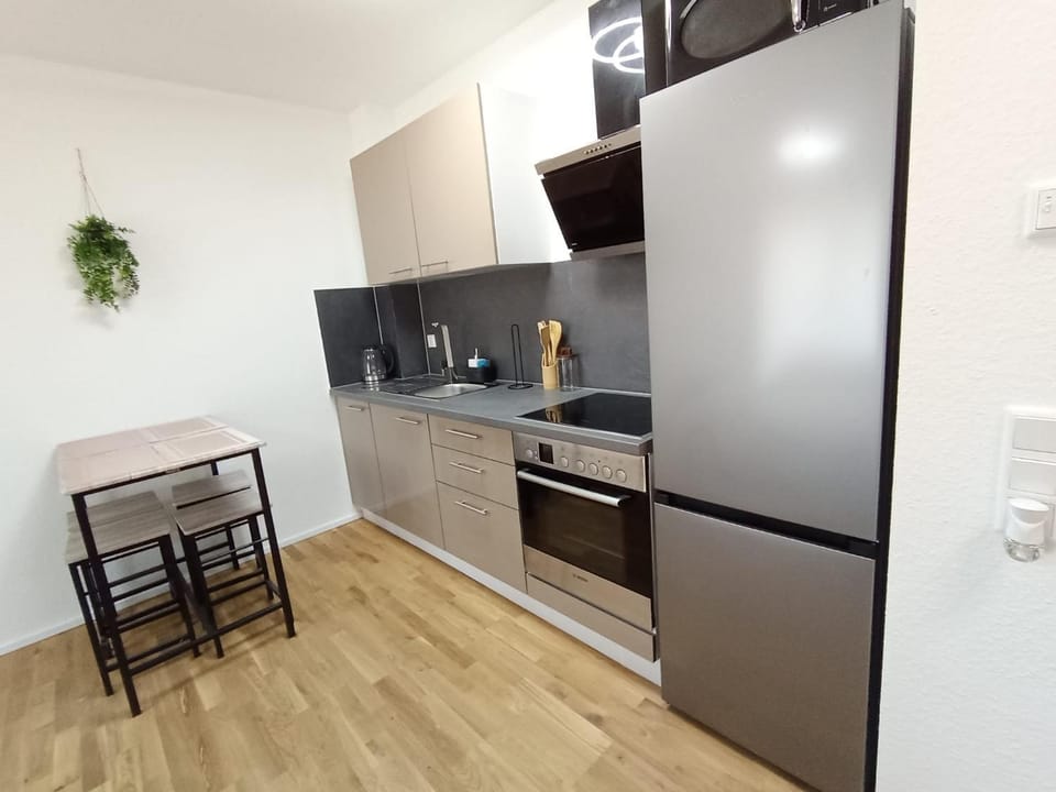 Kitchen or kitchenette, Dining area, dishwasher, oven, stove