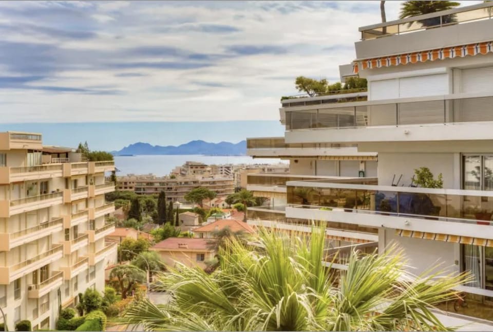 CANELLE- Beau 2p,tout confort, vue mer, piscine Apartment in Antibes