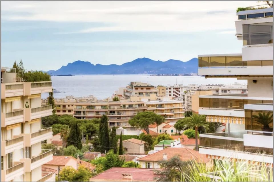 CANELLE- Beau 2p,tout confort, vue mer, piscine Apartment in Antibes