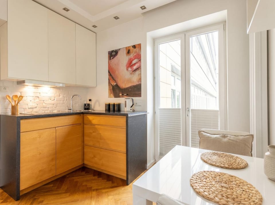 Bed, Kitchen or kitchenette, Photo of the whole room, Dining area, Bedroom, minibar