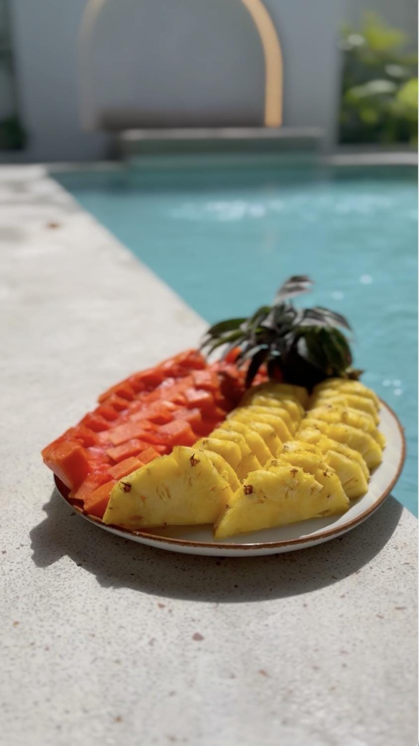 Swimming pool, Breakfast