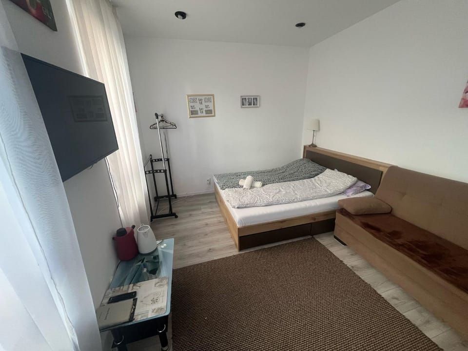 Bed, TV and multimedia