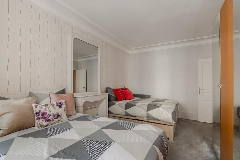 Bed, Photo of the whole room, Bedroom