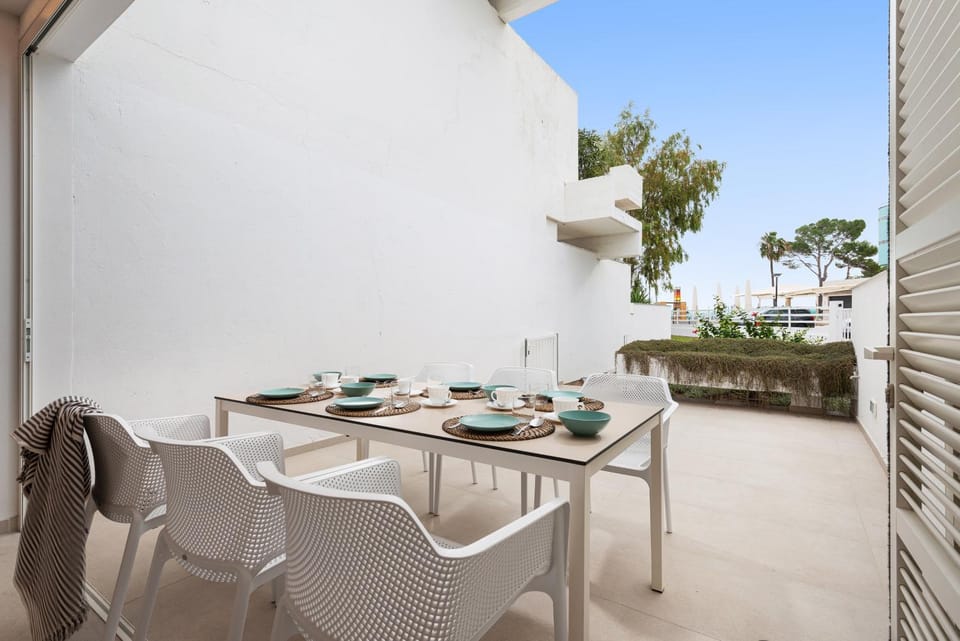 View (from property/room), Balcony/Terrace, Dining area