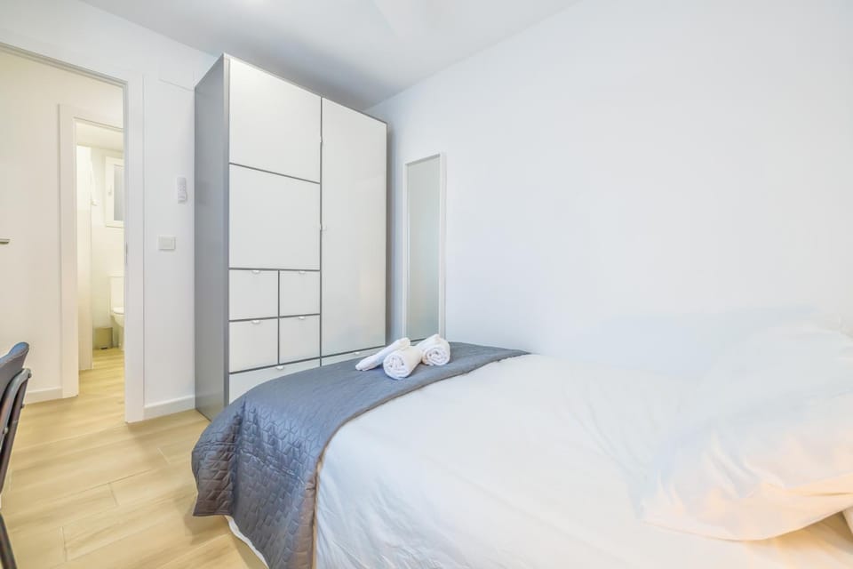 Bed, Bedroom, heating, towels, wardrobe, air conditioner